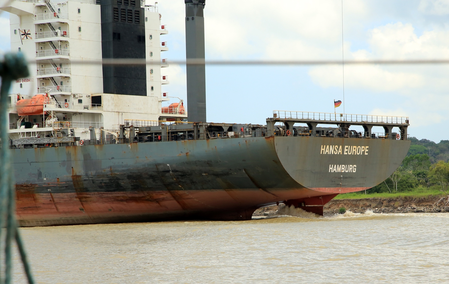 v-large-ship-on-Gatun-lake